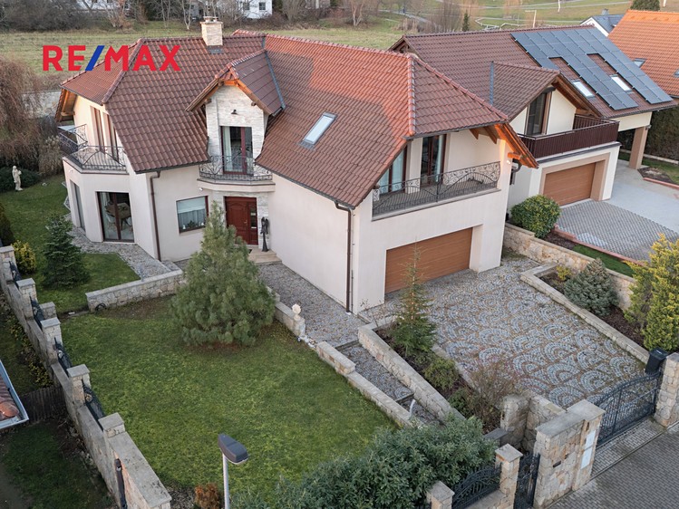 Prodej rodinného domu 328 m², pozemek 853 m² - foto 6