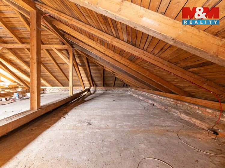 Prodej rodinného domu 411 m², pozemek 331 m² - foto 8