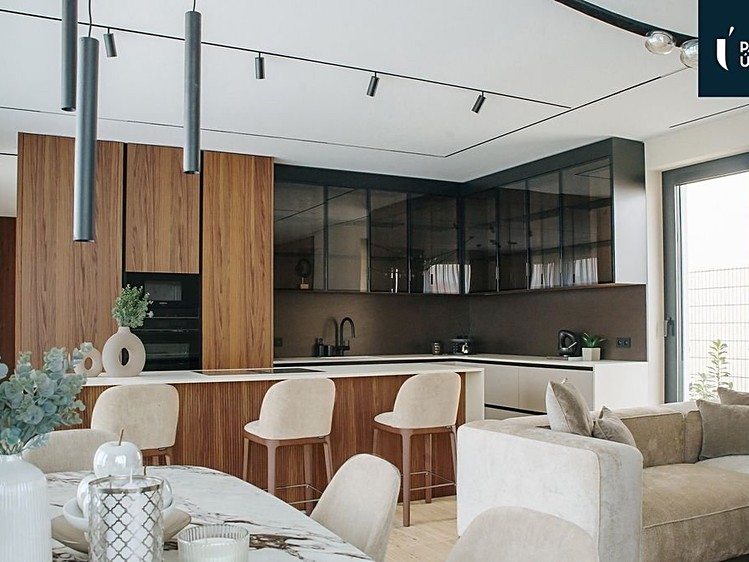 Prodej rodinného domu 238 m², pozemek 555 m² - foto 3
