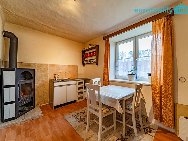 Prodej rodinného domu 126 m², pozemek 1 522 m² - foto 1