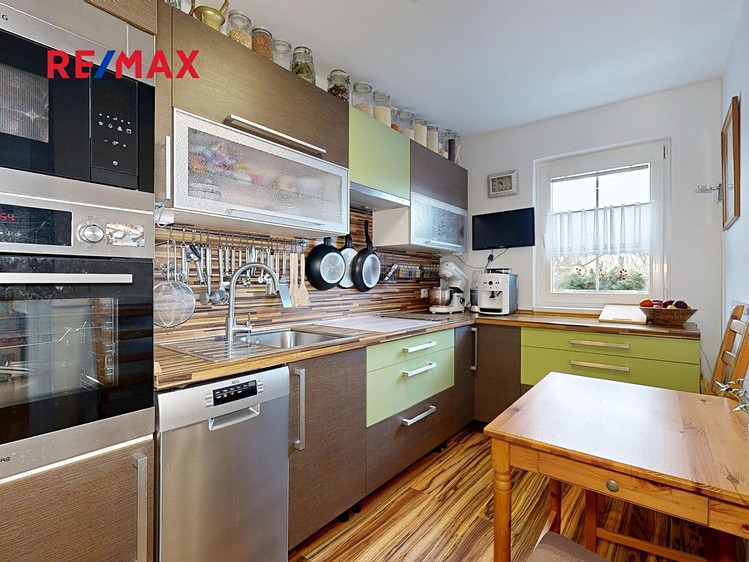 Prodej rodinného domu 210 m², pozemek 370 m² - foto 7