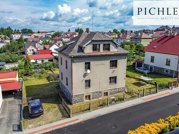 Prodej rodinného domu 325 m², pozemek 950 m² - foto 1