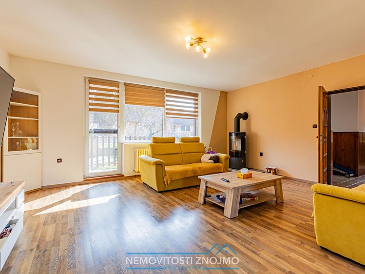 Prodej rodinného domu 141 m², pozemek 926 m² - foto 4