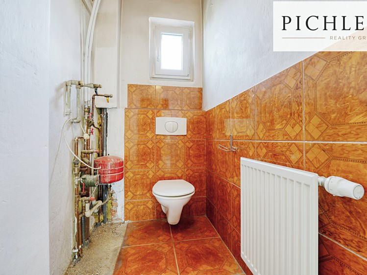Prodej rodinného domu 325 m², pozemek 950 m² - foto 7