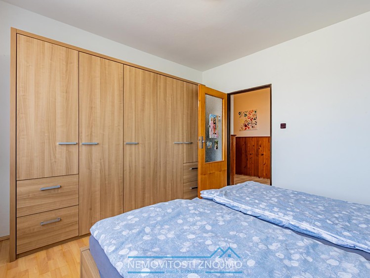Prodej rodinného domu 141 m², pozemek 926 m² - foto 8
