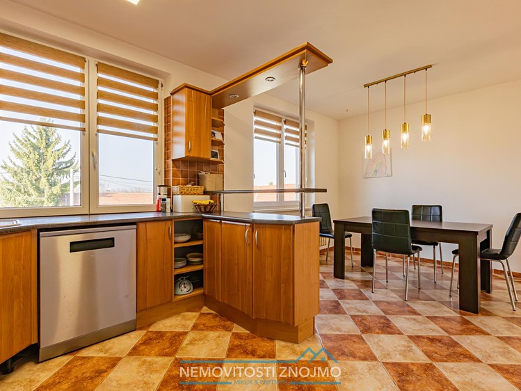 Prodej rodinného domu 141 m², pozemek 926 m² - foto 6