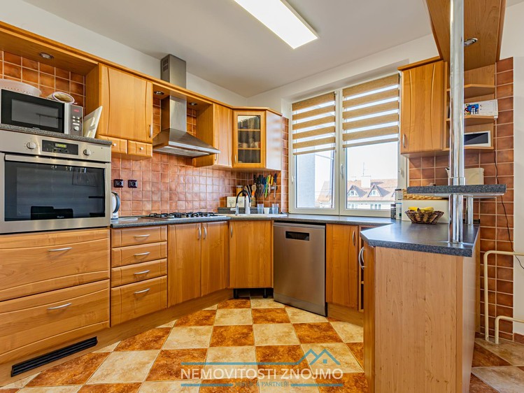 Prodej rodinného domu 141 m², pozemek 926 m² - foto 5