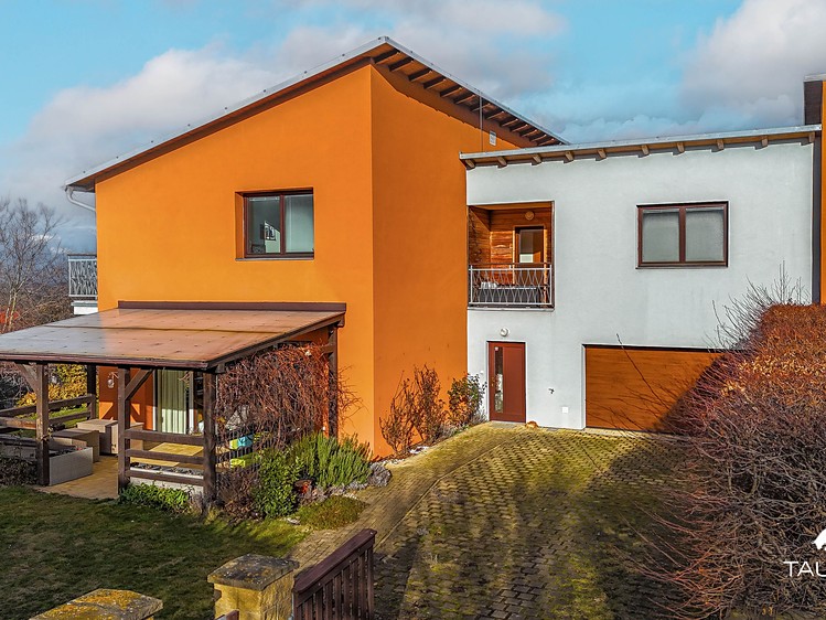 Prodej rodinného domu 249 m², pozemek 774 m² - foto 1