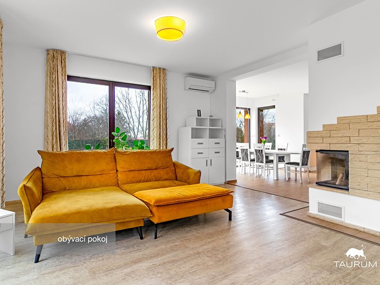 Prodej rodinného domu 249 m², pozemek 774 m² - foto 5