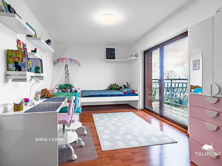 Prodej rodinného domu 249 m², pozemek 774 m² - foto 8