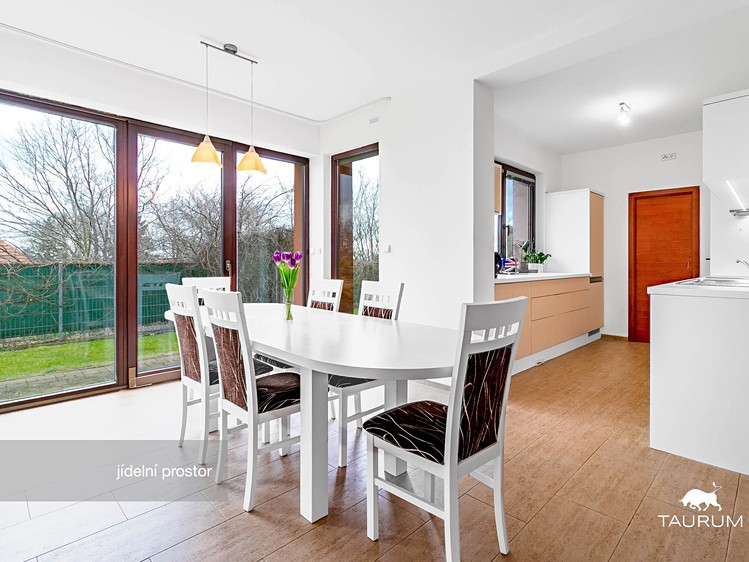 Prodej rodinného domu 249 m², pozemek 774 m² - foto 6