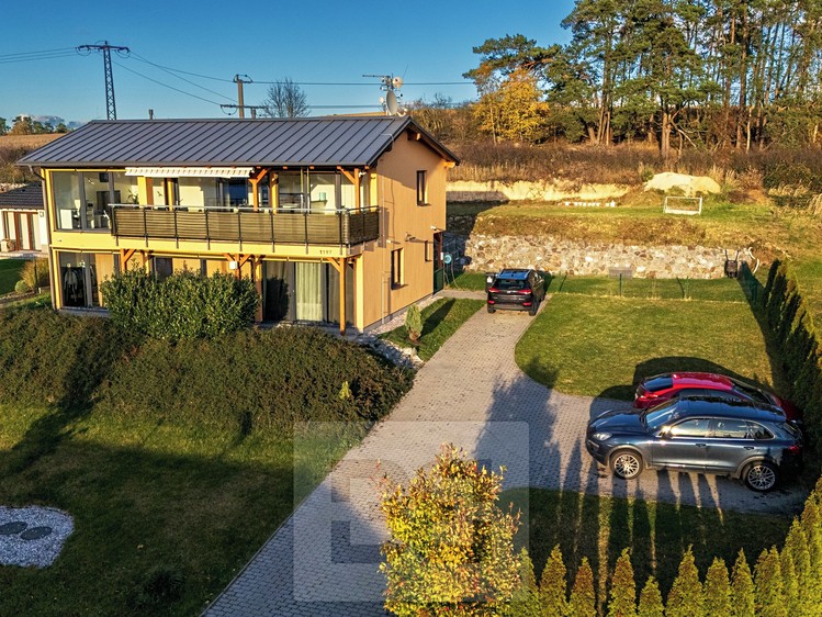 Prodej rodinného domu 185 m², pozemek 1 063 m² - foto 2