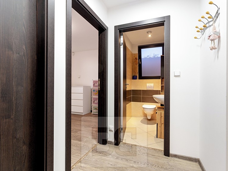 Prodej rodinného domu 185 m², pozemek 1 063 m² - foto 8