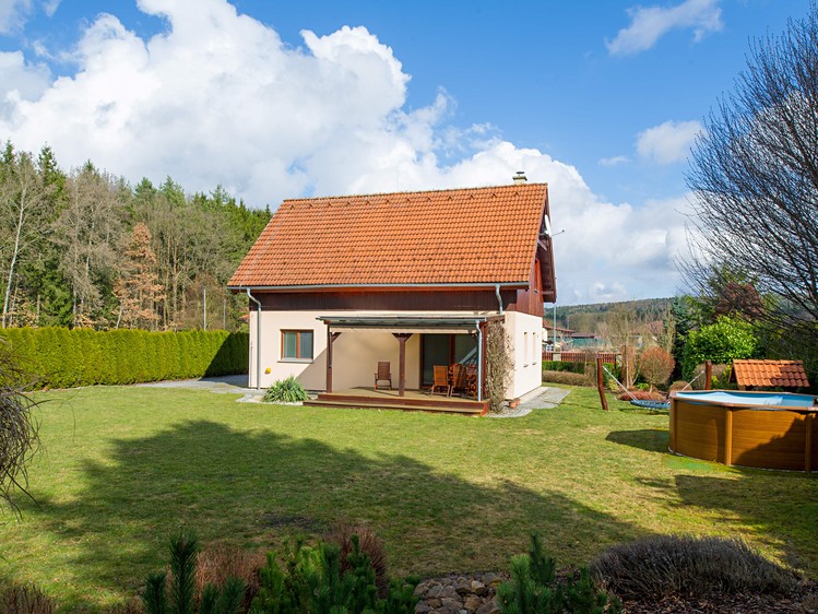 Pronájem rodinného domu 120 m², pozemek 1 000 m² - foto 1
