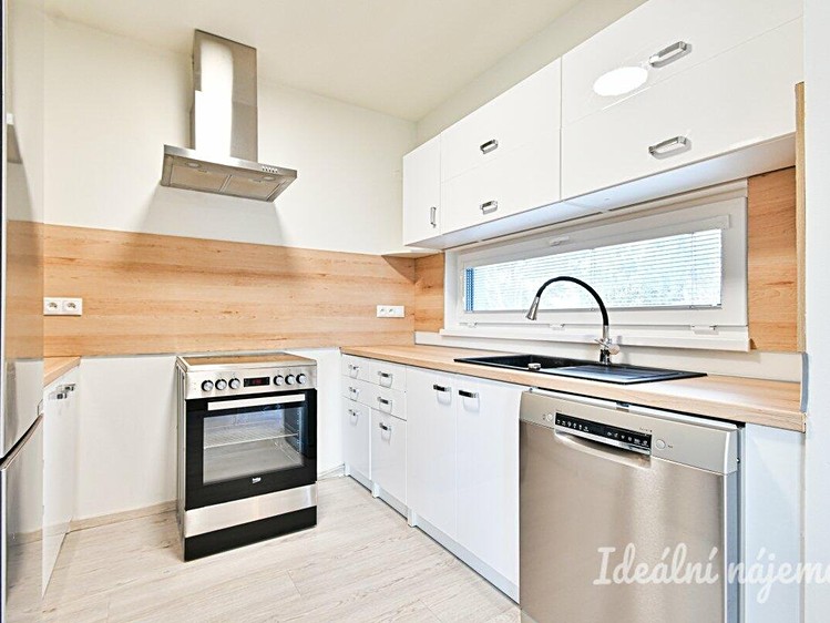 Pronájem rodinného domu 90 m², pozemek 200 m² - foto 1