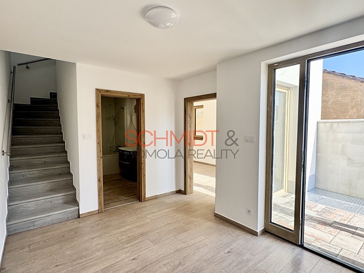 Pronájem rodinného domu 104 m², pozemek 126 m² - foto 2