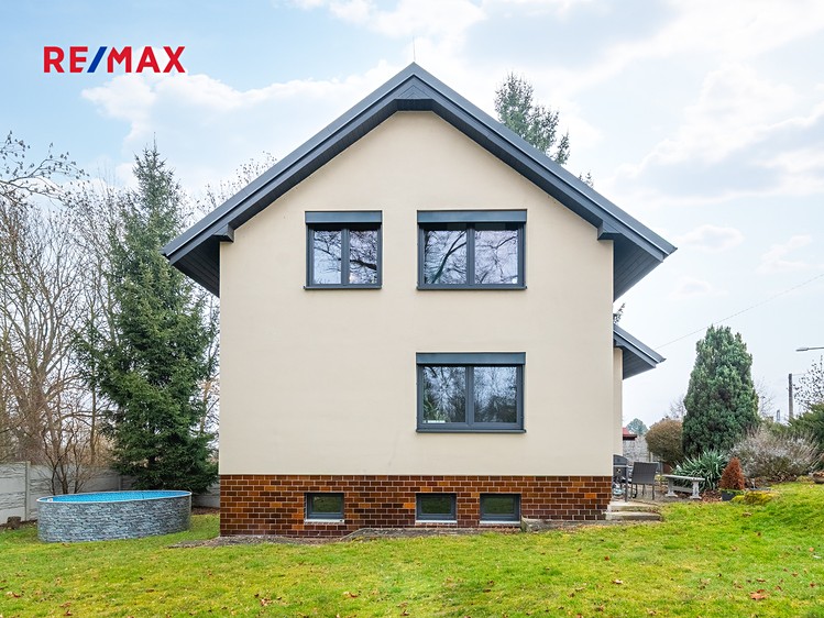 Pronájem rodinného domu 171 m², pozemek 728 m² - foto 1