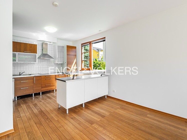 Pronájem rodinného domu 350 m², pozemek 358 m² - foto 4
