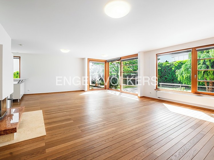 Pronájem rodinného domu 350 m², pozemek 358 m² - foto 1