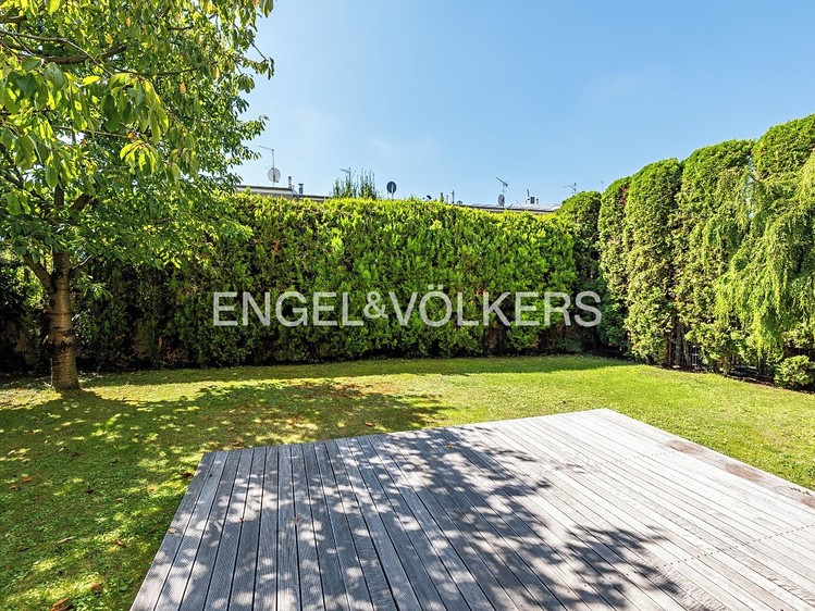 Pronájem rodinného domu 350 m², pozemek 358 m² - foto 3
