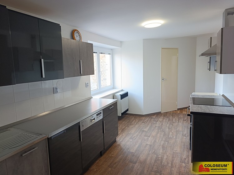 Pronájem rodinného domu 84 m², pozemek 197 m² - foto 1