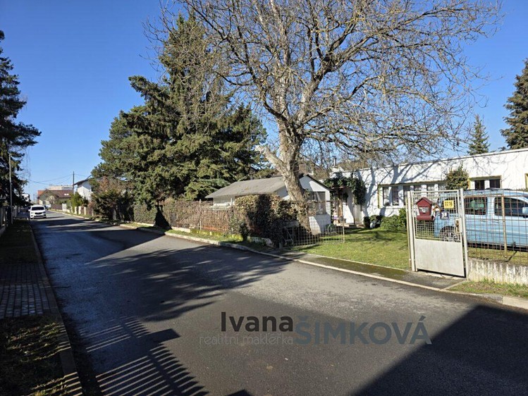 Prodej stavebního pozemku 910 m² - foto 4