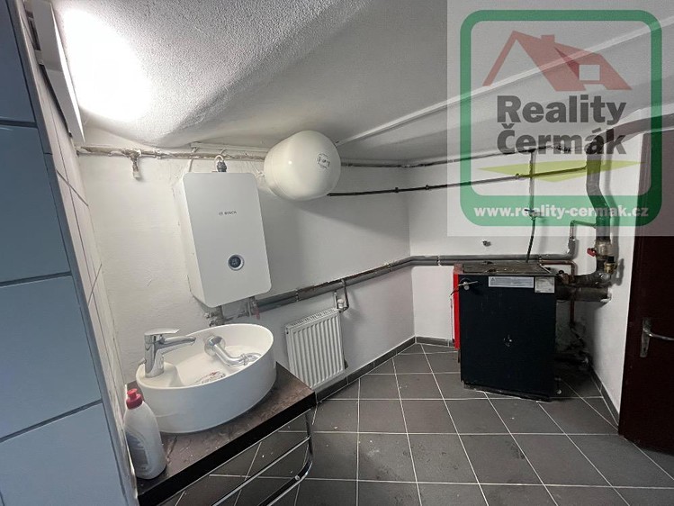 Pronájem rodinného domu 220 m², pozemek 240 m² - foto 8