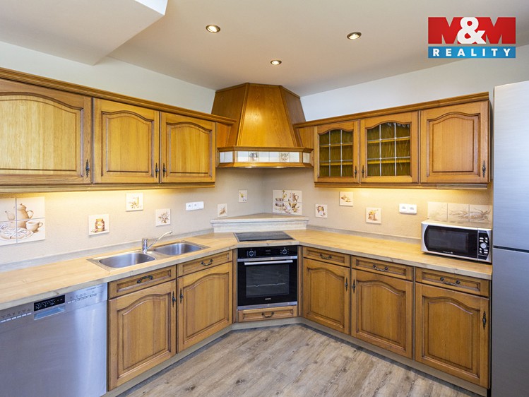 Pronájem rodinného domu 147 m², pozemek 902 m² - foto 3