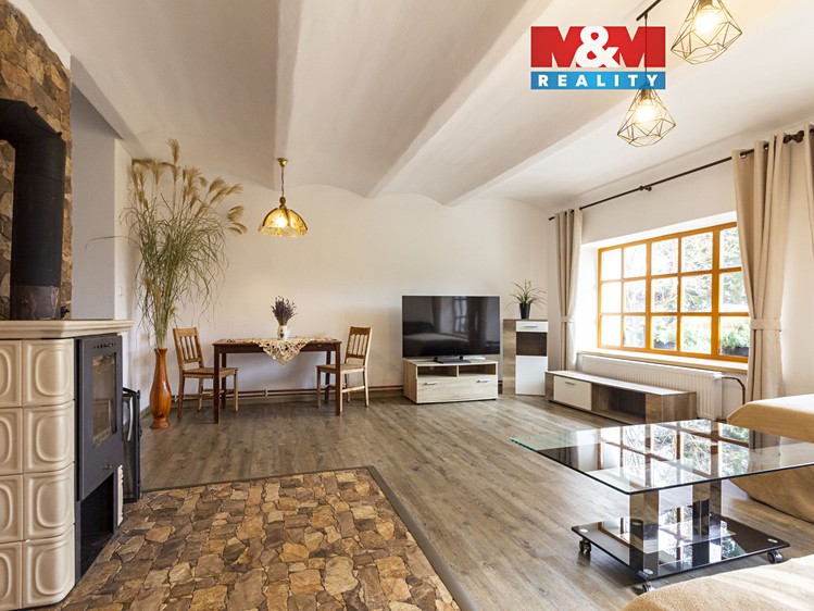 Pronájem rodinného domu 147 m², pozemek 902 m² - foto 1