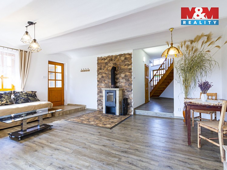 Pronájem rodinného domu 147 m², pozemek 902 m² - foto 2