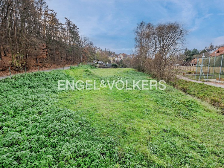 Prodej stavebního pozemku 1 716 m² - foto 3