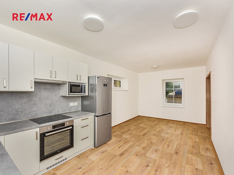 Pronájem rodinného domu 130 m², pozemek 335 m² - foto 1