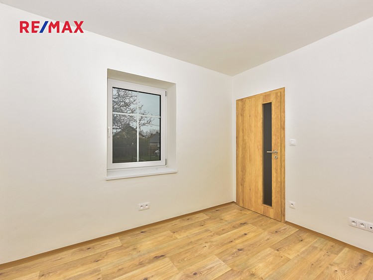 Pronájem rodinného domu 130 m², pozemek 335 m² - foto 8