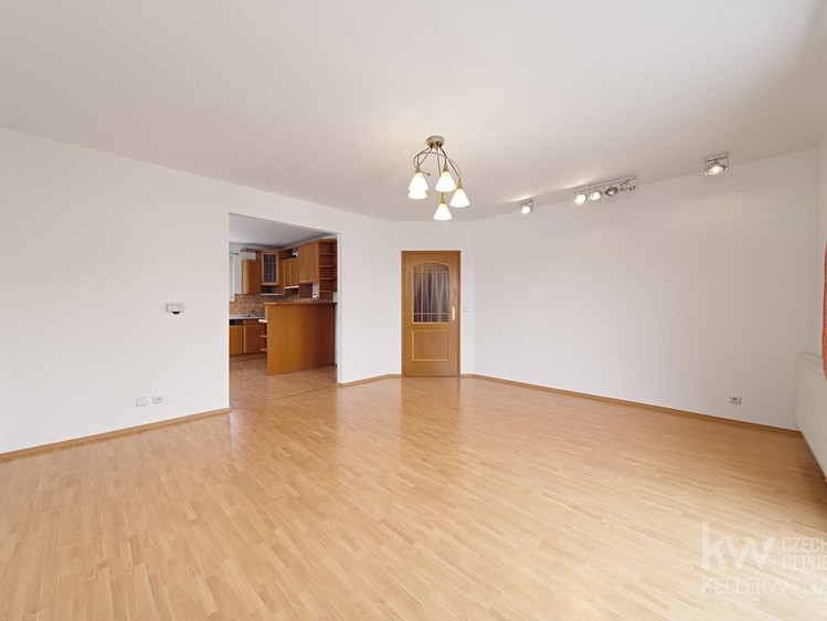 Pronájem rodinného domu 240 m², pozemek 1 002 m² - foto 5
