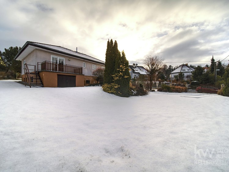 Pronájem rodinného domu 240 m², pozemek 1 002 m² - foto 8