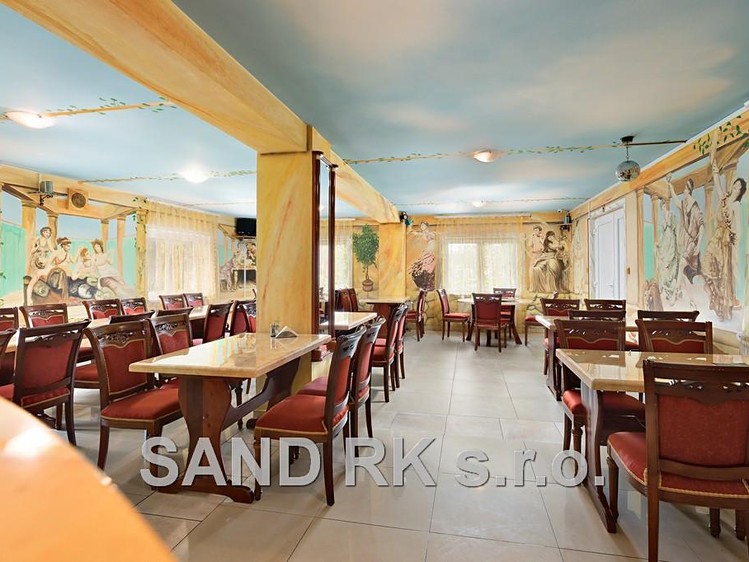 Pronájem vícegeneračního domu 1 000 m², pozemek 5 177 m² - foto 2