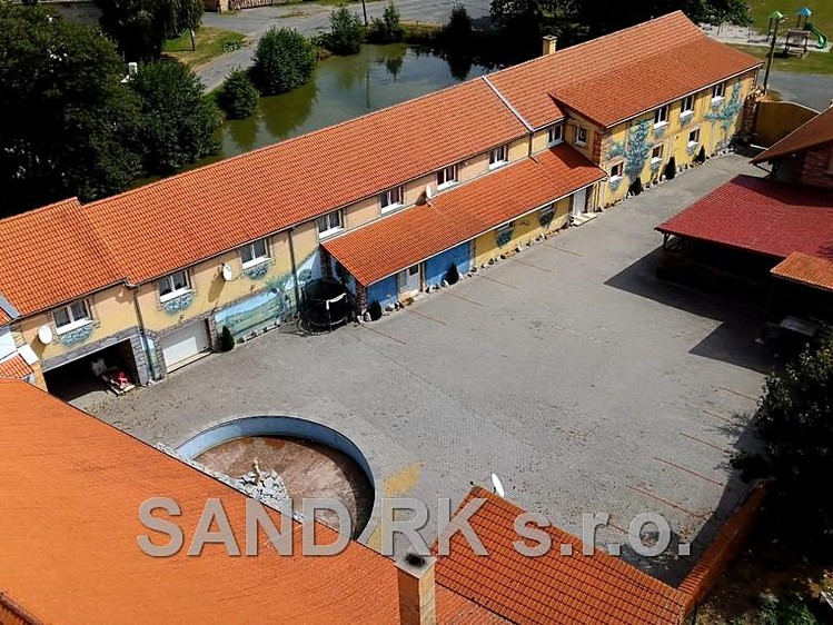 Pronájem vícegeneračního domu 1 000 m², pozemek 5 177 m² - foto 7