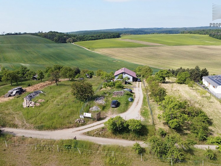 Prodej stavebního pozemku 904 m² - foto 1