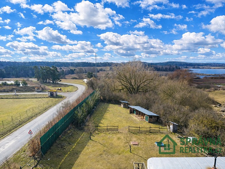 Prodej stavebního pozemku 1 840 m² - foto 2