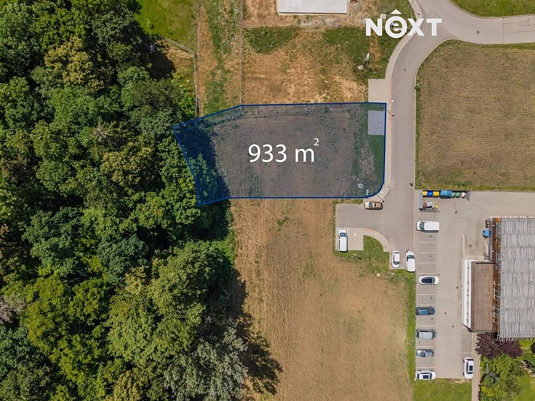 Prodej stavebního pozemku 933 m² - foto 1