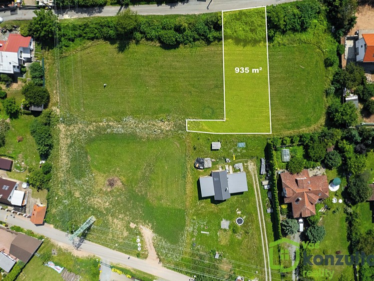 Prodej stavebního pozemku 935 m² - foto 1