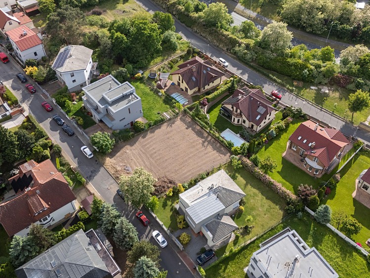 Prodej stavebního pozemku 753 m² - foto 2