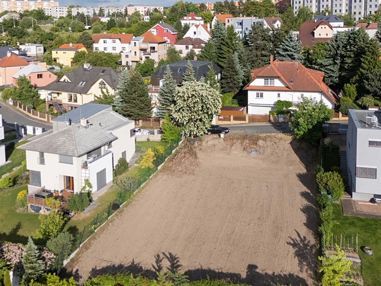 Prodej stavebního pozemku 753 m² - foto 1