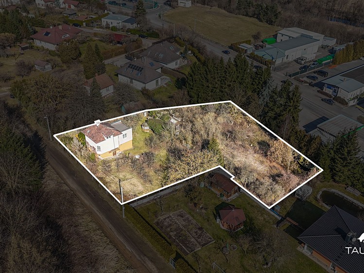 Prodej stavebního pozemku 2 026 m² - foto 2