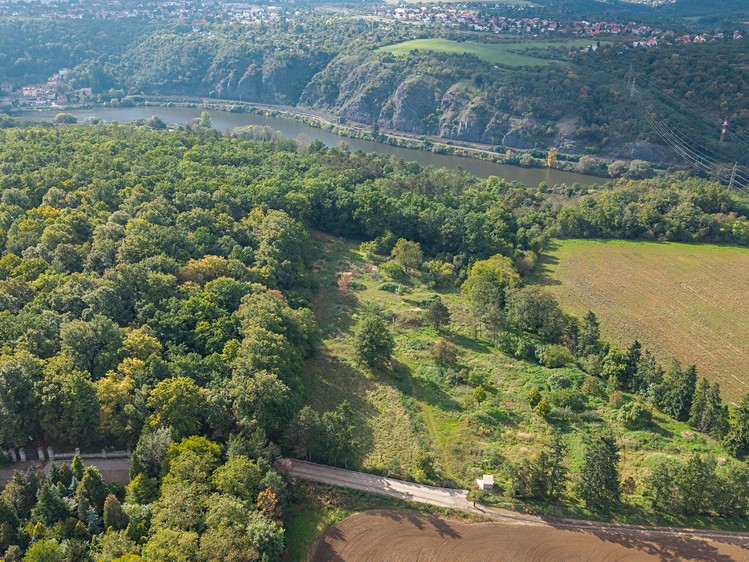 Prodej  stavebního pozemku 15 141 m² - foto 3
