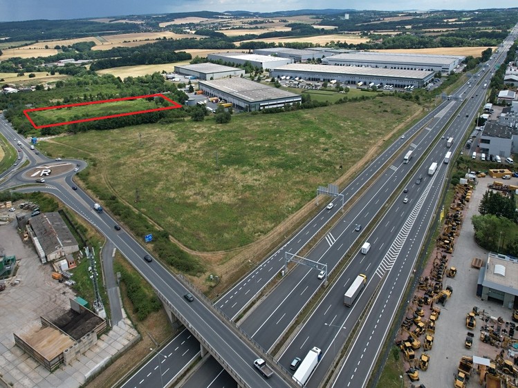 Pronájem komerčního pozemku 18 611 m² - foto 1
