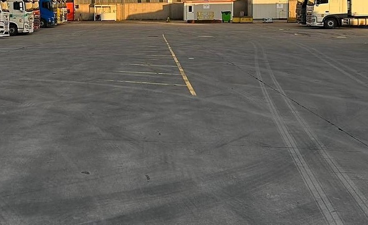 Pronájem komerčního pozemku 2 000 m² - foto 1
