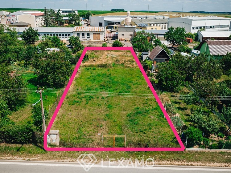 Pronájem zahrady 923 m² - foto 1