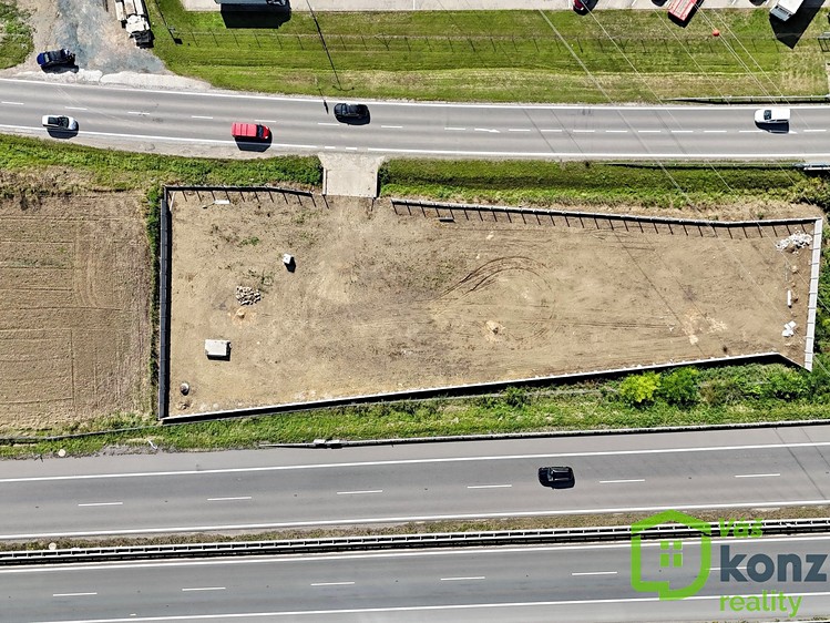 Pronájem  komerčního pozemku 2 300 m² - foto 3