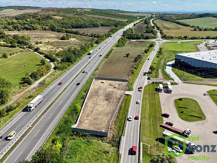 Pronájem  komerčního pozemku 2 300 m² - foto 5